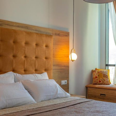 Entire Flat With City Skyline View - Two Bedrooms Batumi Ngoại thất bức ảnh