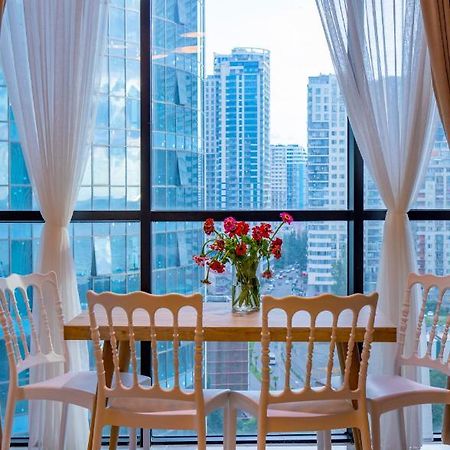 Entire Flat With City Skyline View - Two Bedrooms Batumi Ngoại thất bức ảnh