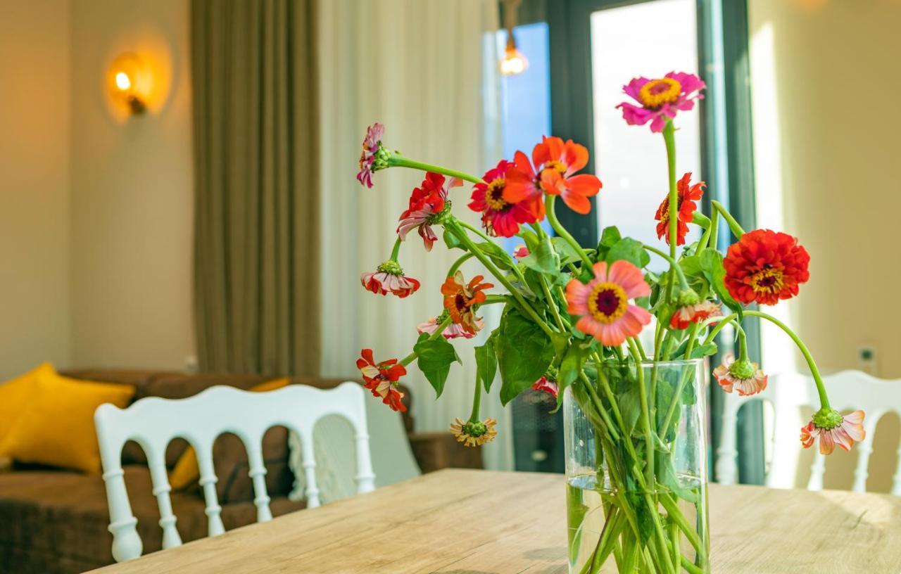 Entire Flat With City Skyline View - Two Bedrooms Batumi Ngoại thất bức ảnh