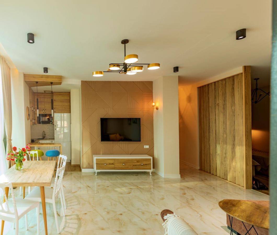 Entire Flat With City Skyline View - Two Bedrooms Batumi Ngoại thất bức ảnh