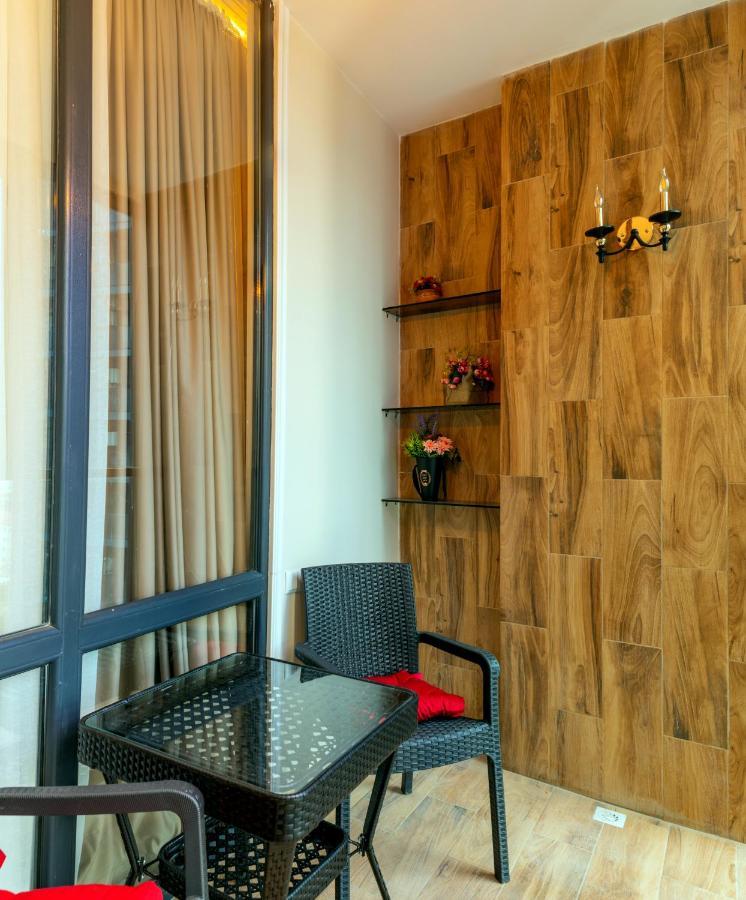Entire Flat With City Skyline View - Two Bedrooms Batumi Ngoại thất bức ảnh