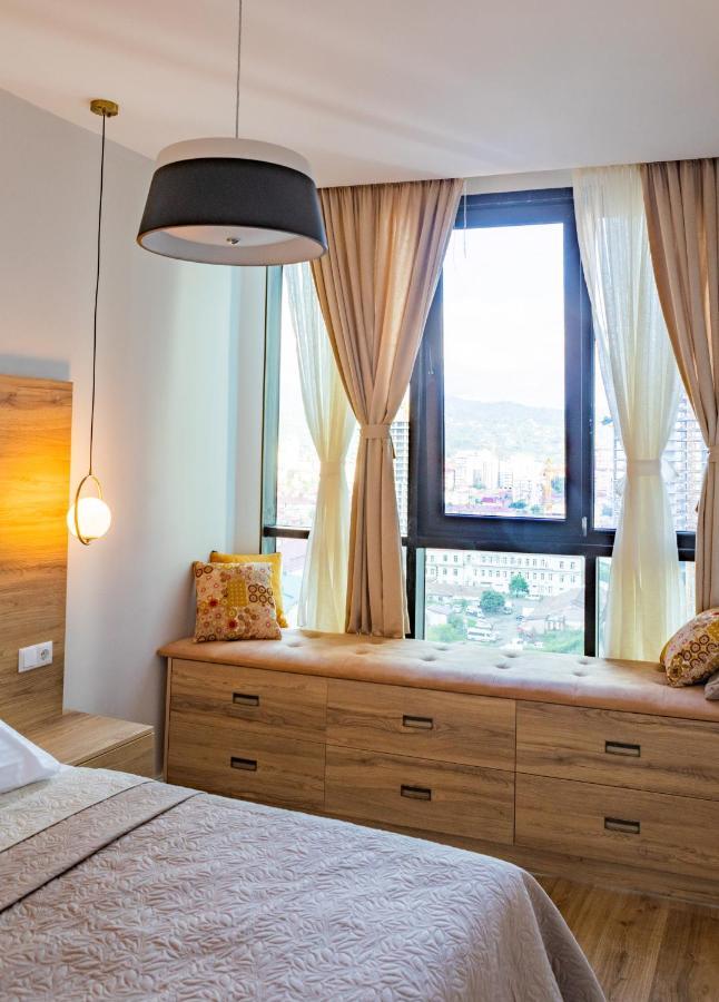 Entire Flat With City Skyline View - Two Bedrooms Batumi Ngoại thất bức ảnh
